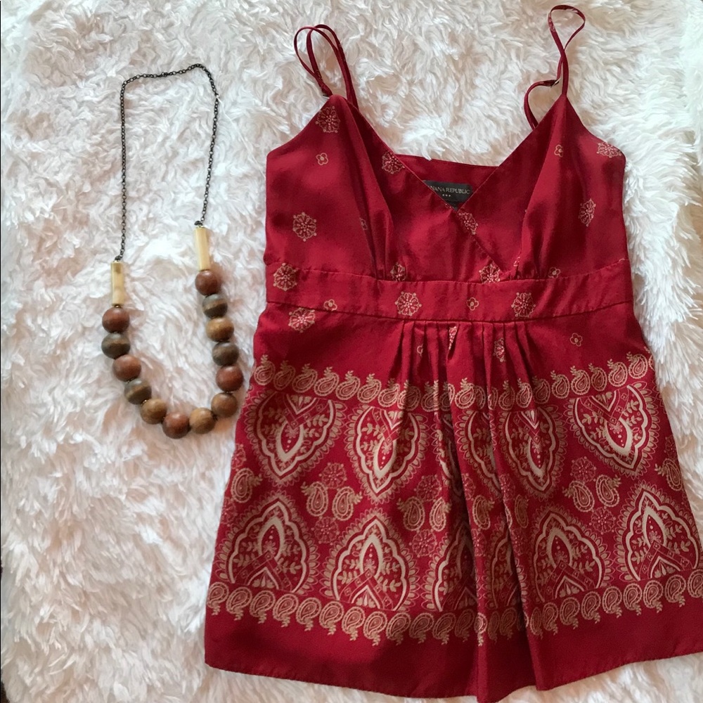 Banana republic red top